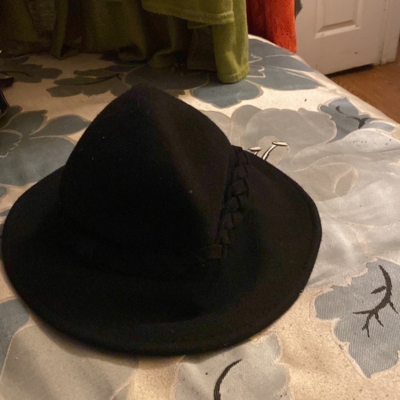 Black winter hat nice style - Picture 5 of 8